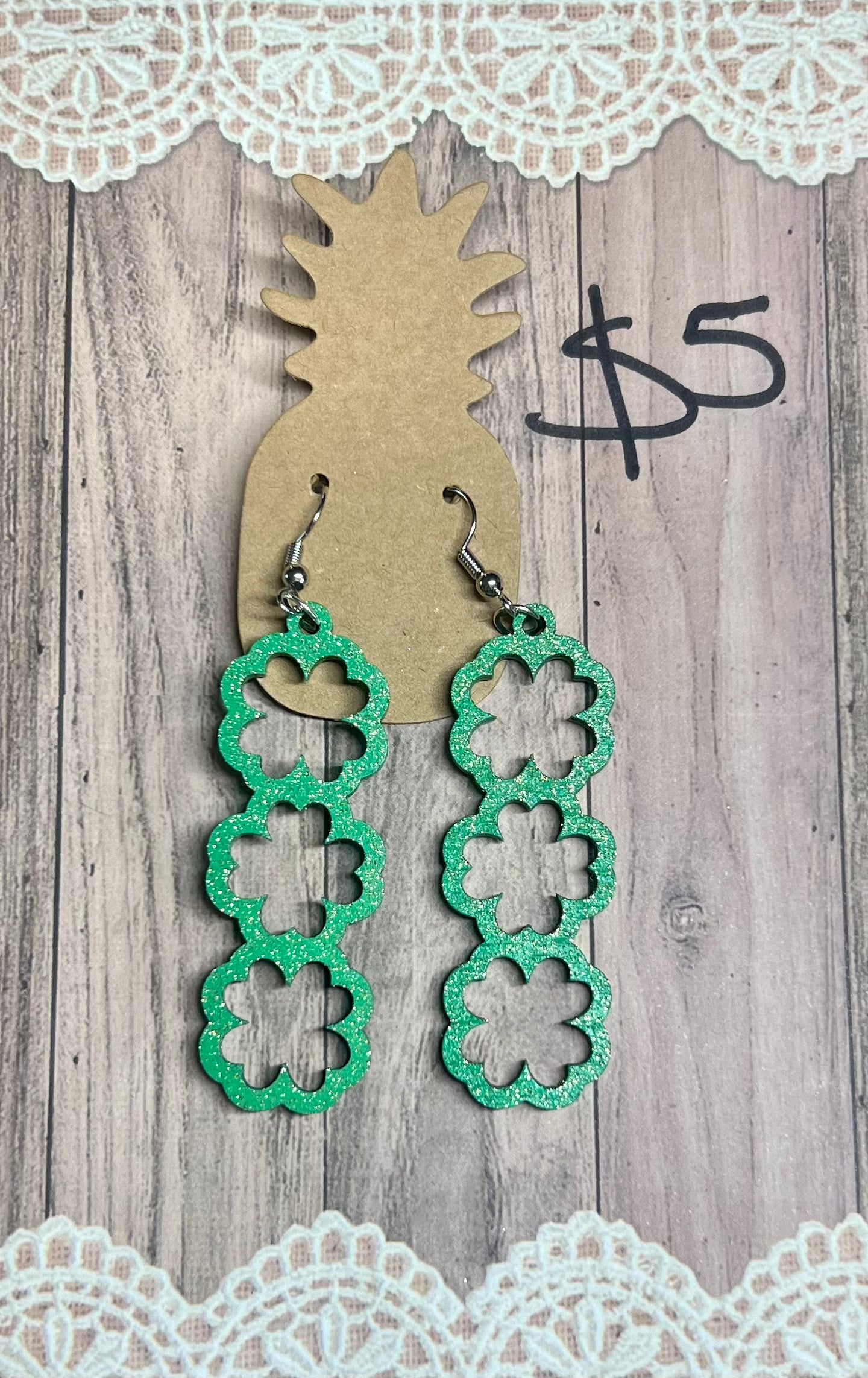 3-Tiered Clover Cut Out